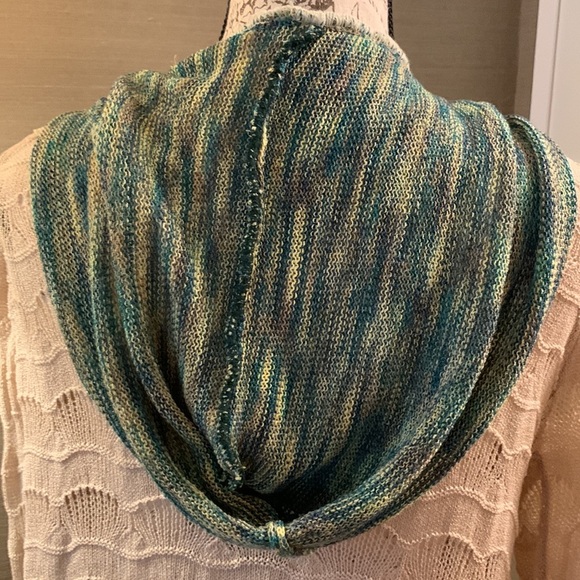 🧶 Slouchy, Cozy, & Kinda Mysterious 🧶 Loose Fit Hooded Sweater – Size M 😌🖤🌧 - Picture 4 of 9